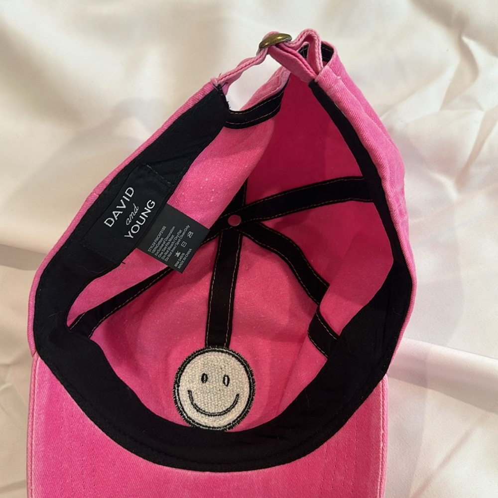 Pink hat 🎀🩷✨ - Picture 2 of 2